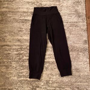 Lululemon Align cropped joggers 23”